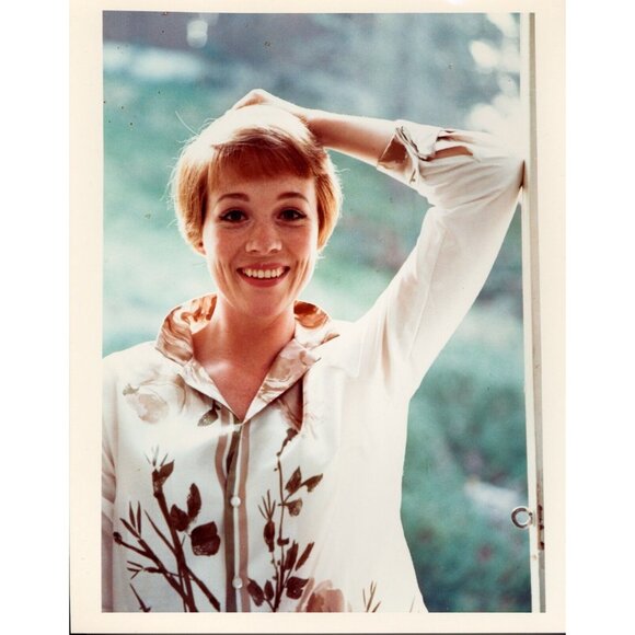 Julie Andrews Photograph Circa 1960 Actress Star Photo 8 x 10 Candid Movie - Picture 1 of 1